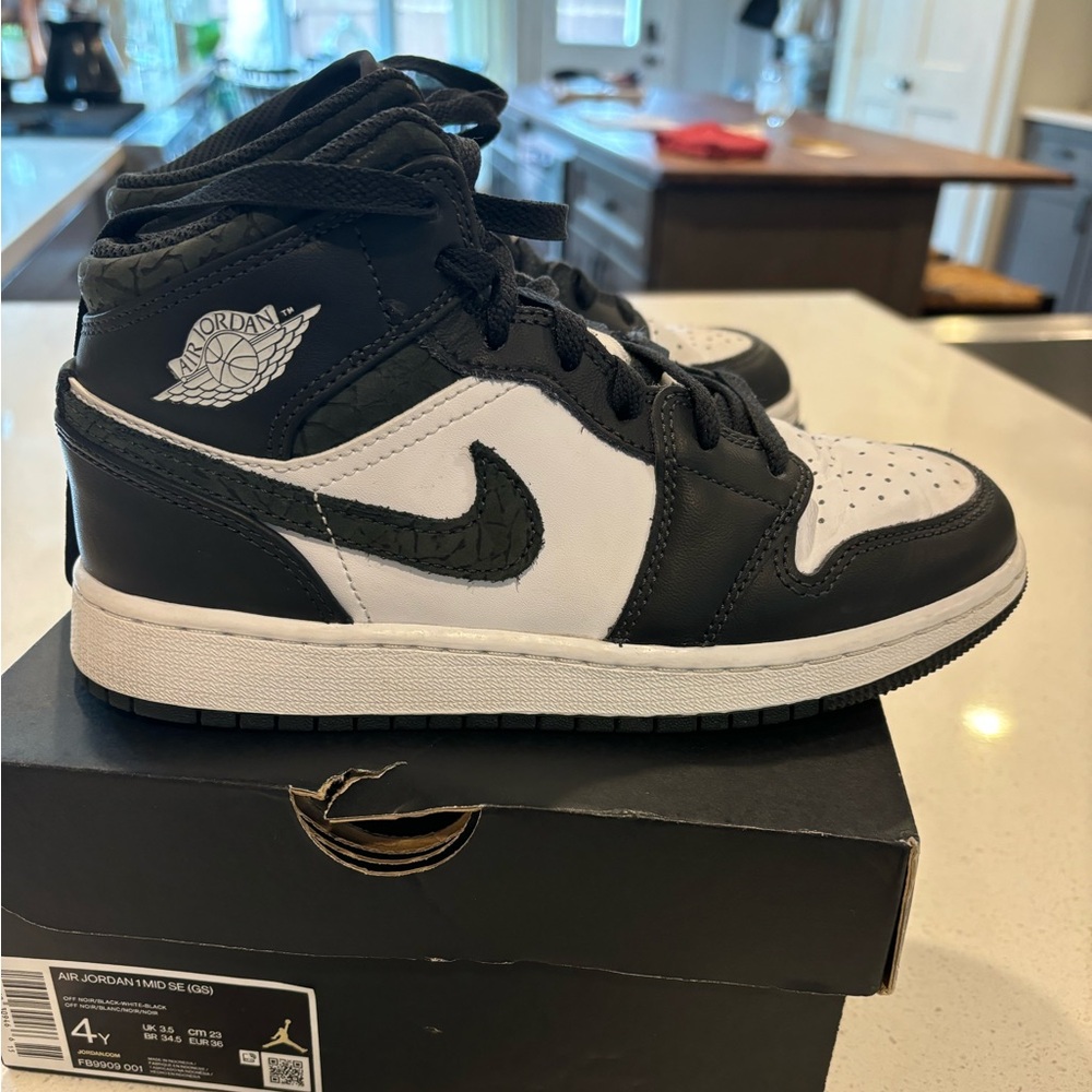 Jordans youth size 4